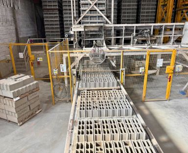 Fabrication de parpaings pour maison